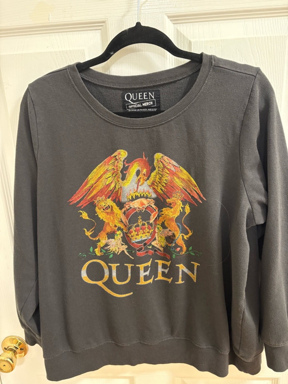 Queen officials merch, queen band shield, graphics good